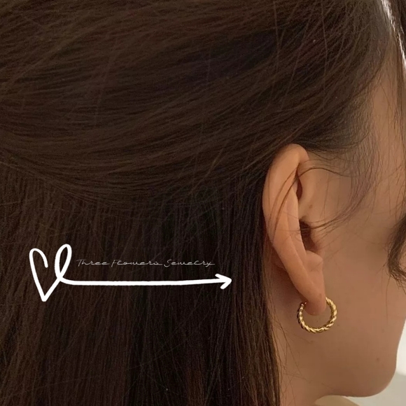 18ct gold twisted huggie hoop earrings - Picture 3 of 5